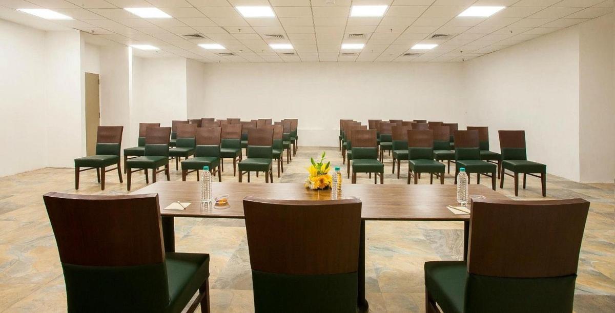 Hotel Mumbai House Airoli, نافي مومباي المظهر الخارجي الصورة